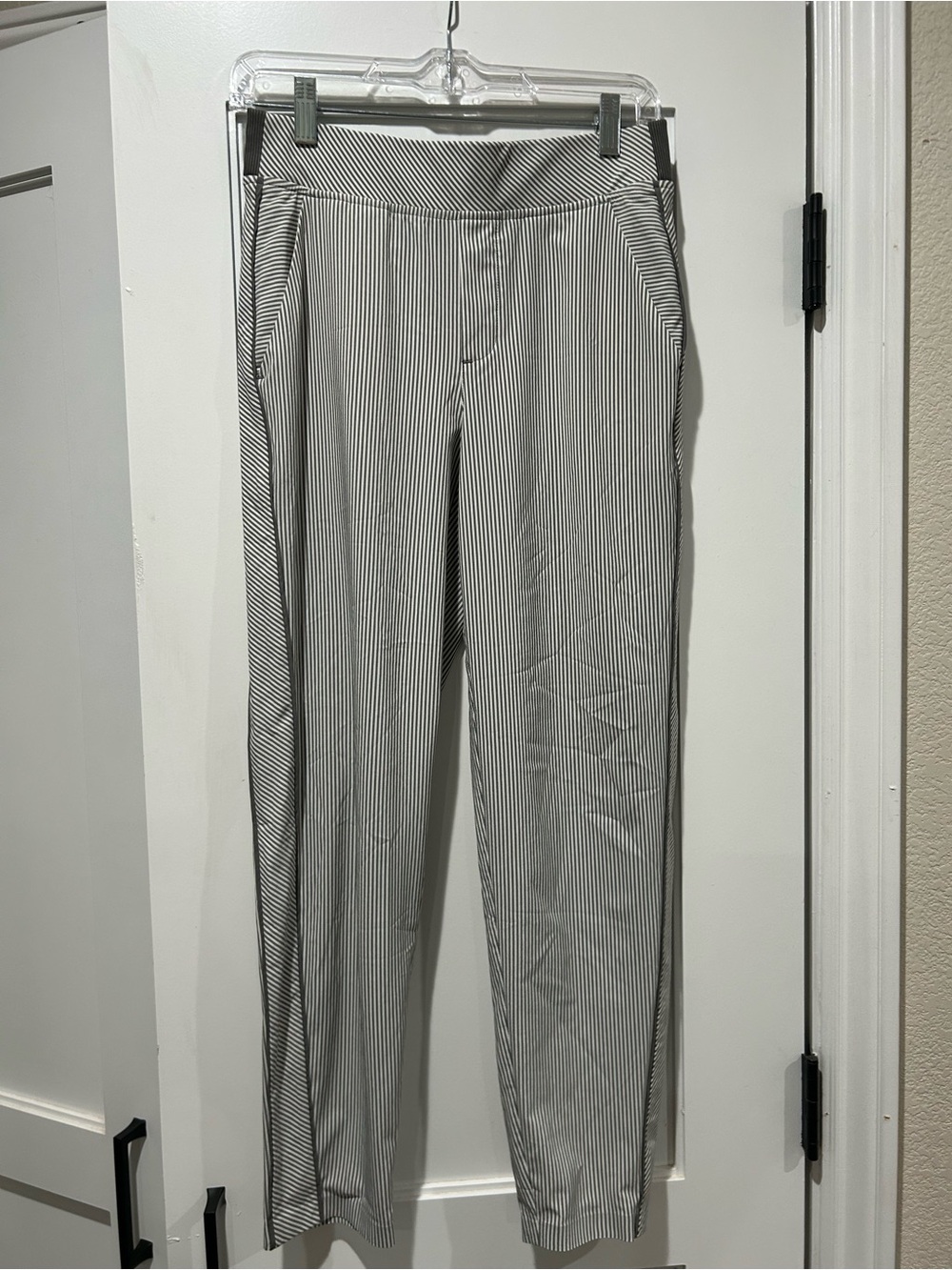 Women’s ATHLETA casual tapered pant